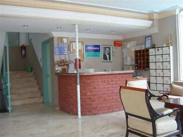 Saffron Apartments Μαρμαρίς 3*,