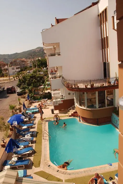 מרמריס Saffron Apartments מלון דירות